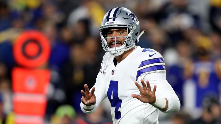 in the NFC Divisional Playoff game at Los Angeles Memorial Coliseum on January 12, 2019 in Los Angeles, California.