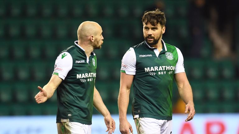 David Gray (left) and Darren McGregor in action for Hibernian