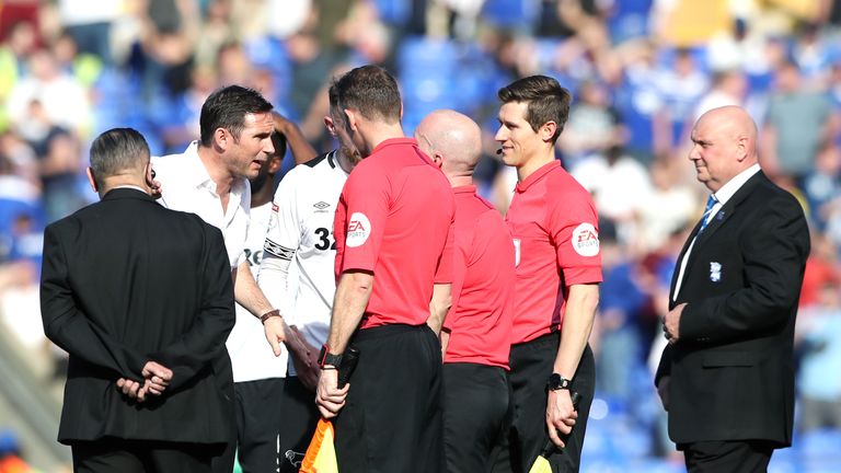 Derby County manager Frank Lampard (second left) speaks to the match officials after the Sky Bet Championship match at St Andrew&#39;s Trillion Trophy Stadium, Birmingham.