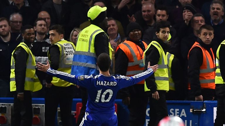 Eden Hazard ends Tottenham's title bid in 2016