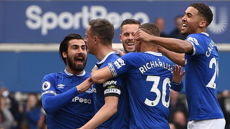 Everton celebrate Phil Jagielka's goal against Arsenal