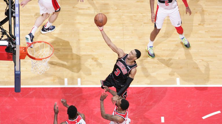 Shaquille Harrison of the Chicago Bulls shoots the ball against the Washington Wizards