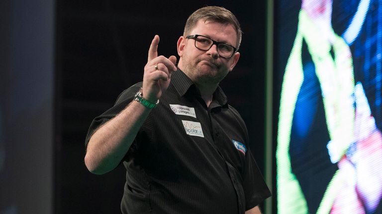 UNIBET PREMIER LEAGUE 2019.WESTPOINT ARENA.EXETER.PIC LAWRENCE LUSTIG.JAMES WADE V MICHAEL VAN GERWEN.JAMES WADE IN ACTION