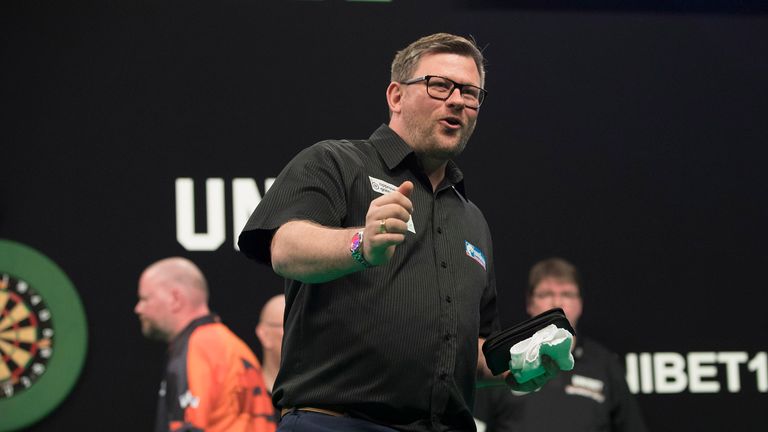 UNIBET PREMIER LEAGUE 2019.UTILITA  ARENA ,.NEWCASTLE.PIC;LAWRENCE LUSTIG.RAYMOND VAN BARNEVELD V JAMES WADE.JAMES WADE IN ACTION