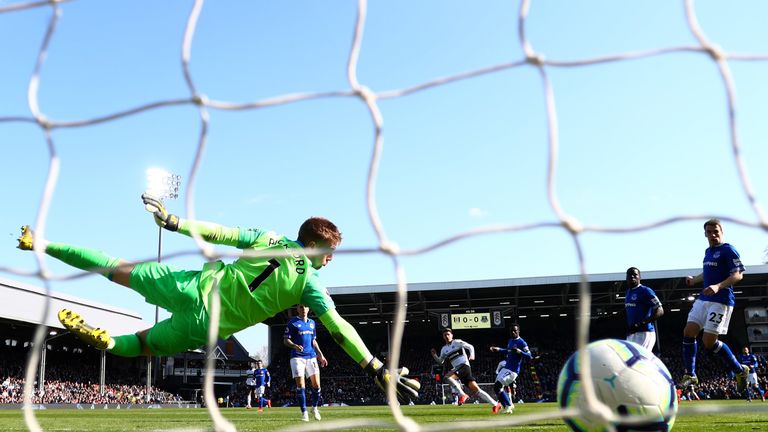 Tom Cairney fires Fulham ahead against Everton 30 seconds after the re-start