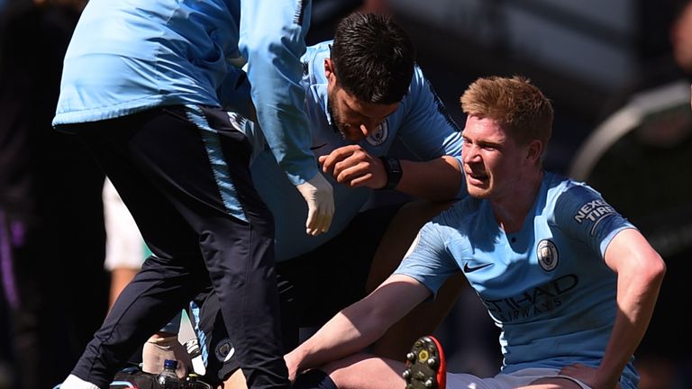 Kevin De Bruyne receives treatment after pulling up with an injury