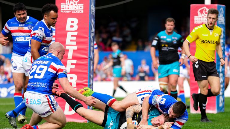 Leeds' Liam Sutcliffe scores a try at Wakefield