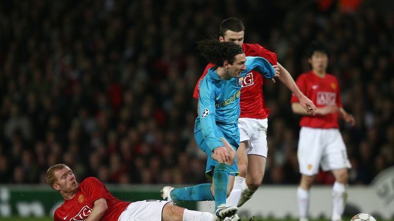 MANCHESTER, UNITED KINGDOM - APRIL 29: during the UEFA Champions League Semi Final, second leg match between Manchester United and Barcelona at Old Trafford on April 29, 2008 in Manchester, England. (Photo by Clive Brunskill/Getty Images)