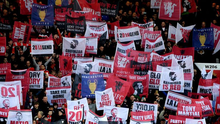 Manchester United fans are being encouraged to get to the Nou Camp early on Tuesday