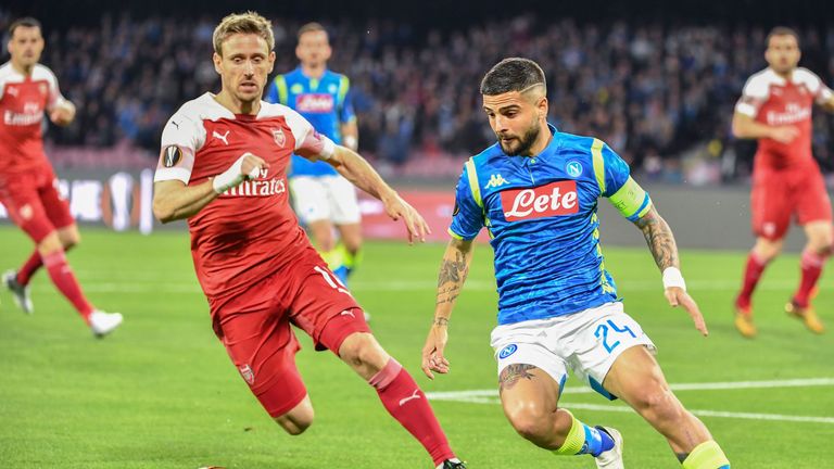 Napoli's Italian forward Lorenzo Insigne (R) outruns Arsenal's Spanish defender Nacho Monreal (L) during the UEFA Europa League quarter-final second leg football match Napoli vs Arsenal on April 18, 2019 at the San Paolo stadium in Naples. (Photo by Andreas SOLARO / AFP) (Photo credit should read ANDREAS SOLARO/AFP/Getty Images)