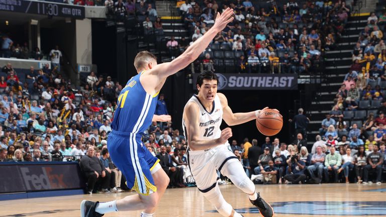 Memphis Grizzlies take on Golden State Warriors in the NBA