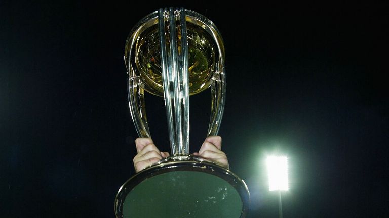 Ricky Ponting holds 2003 World Cup title aloft