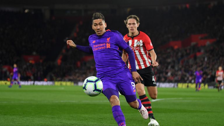Roberto Firmino of Liverpool battles for possession with Jannik Vestergaard of Southampton during the Premier League match between Southampton FC and Liverpool FC at St Mary's Stadium on April 05, 2019 in Southampton, United Kingdom. 