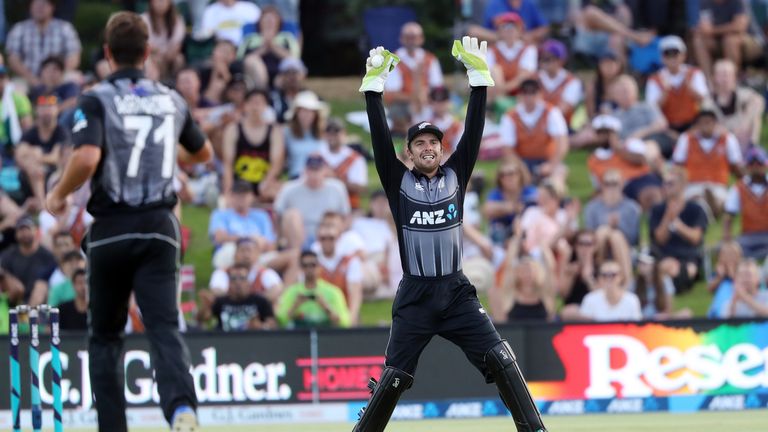 New Zealand's Tom Blundell (R) and Colin de Grandhomme (L) appeal for the wicket of Pakistan's Ahmed Shehzad during the third Twenty20 international cricket match between New Zealand and Pakistan at Bay Oval in Mount Maunganui on January 28, 2018