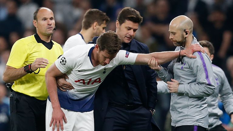 Head coach Mauricio Pochettino Jan Vertonghen off the pitch