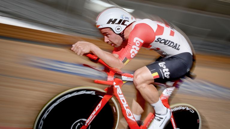 Victor Campenaerts breaks the World Hour Record