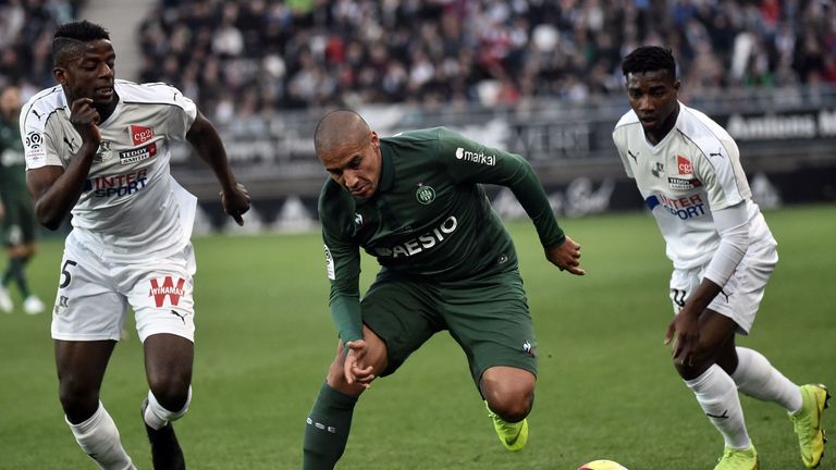 Amiens midfielder Eddy Gnahore (L) vies with Saint-Etienne's Wahbi Khazri (C)
