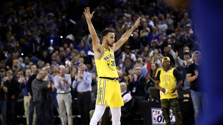 Stephen Curry celebrates during the Golden State Warriors&#39; rout of the Denver Nuggets