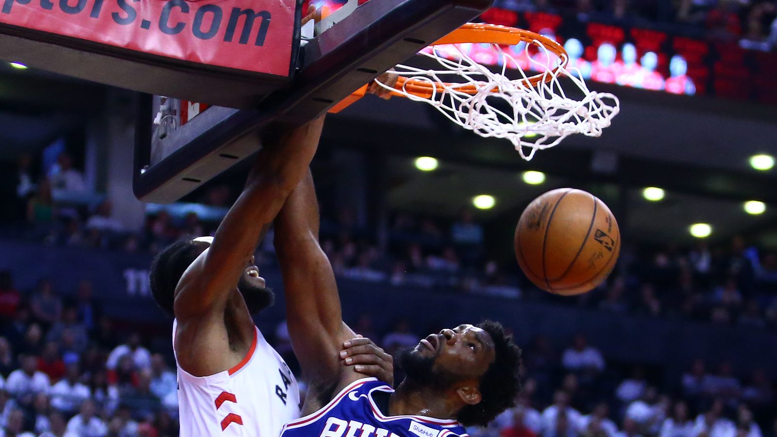 Kawhi Leonard posterizes Joel Embiid with huge dunk in Raptors Game 5 win over 76ers ...1600 x 900
