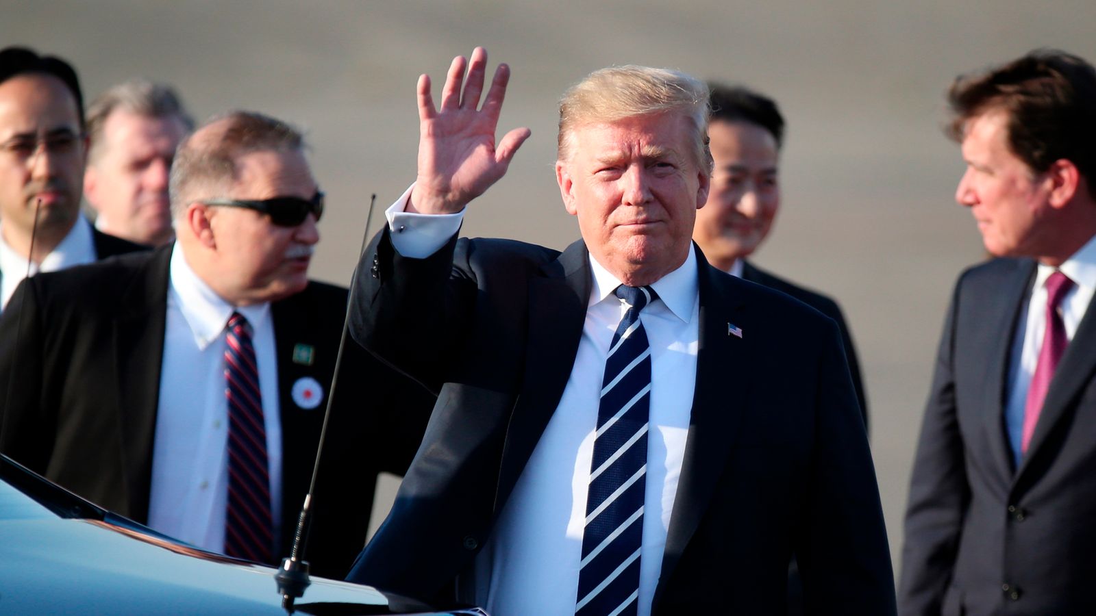 President Donald Trump presents trophy to top sumo wrestler | News ...