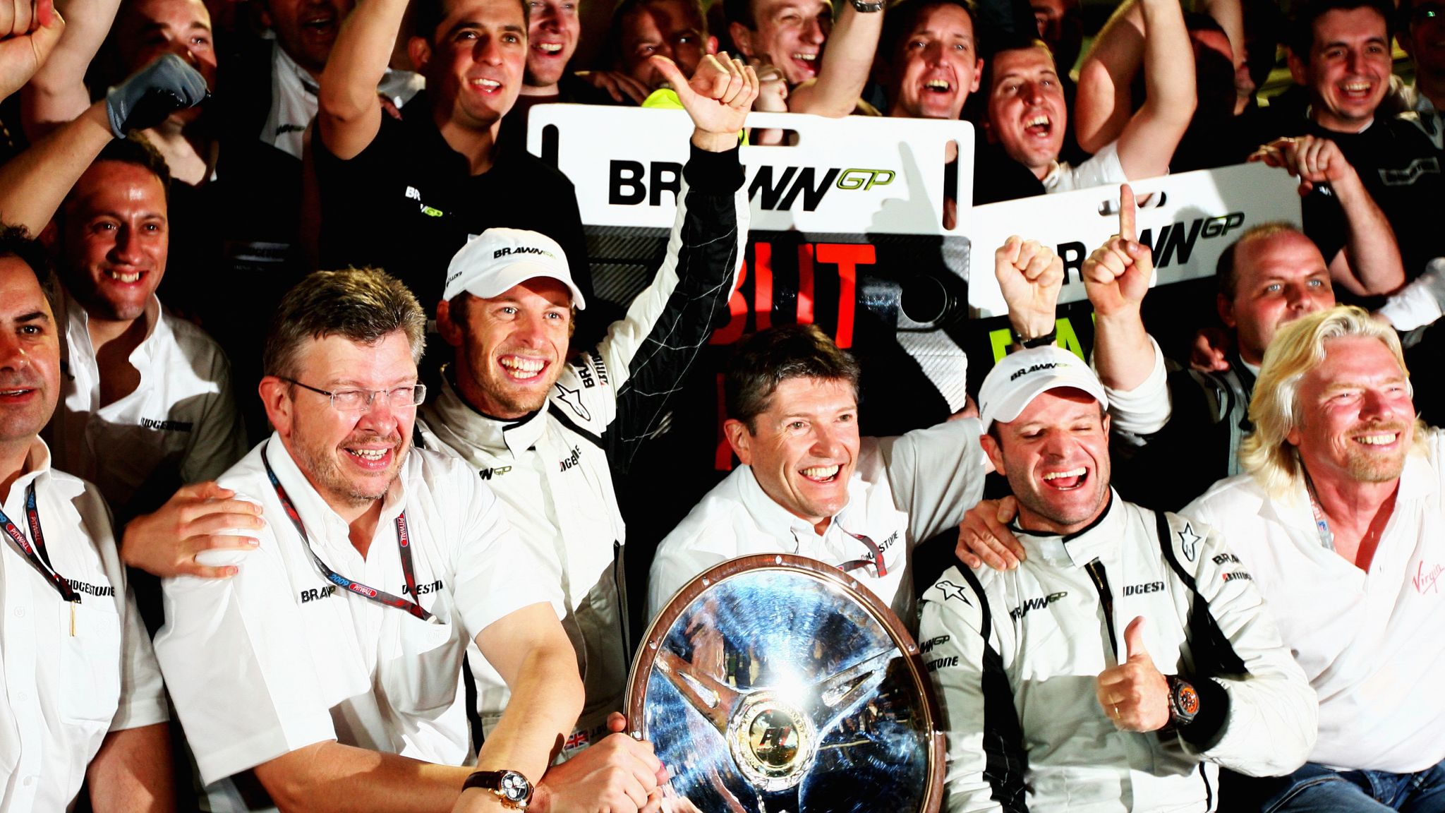 En 2009, pour son tout premier Grand Prix, Brawn GP place ses deux monoplaces aux deux premières places. Un record qui sera très compliqué à aller chercher...
