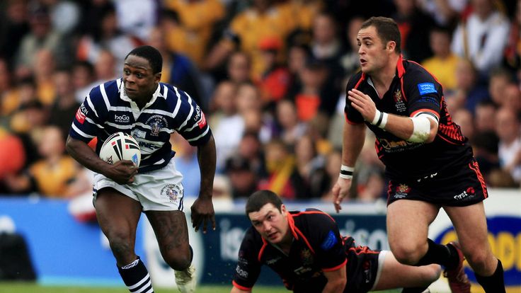 Pix: Chris Mangnall/SWpix.com, Rugby League, Co-Operative National 2 Grand Final 07/10/07. Featherstone v Oldham....picture copyright>>simon wilkinson>>07811267 706>>....Featherstone's Ade Adebisi with Oldham's Craig Littler and Ian Hodson