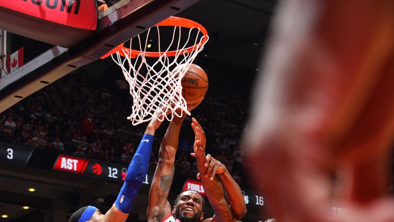 Kawhi Leonard attacks the rim in the Raptors&#39; Game 5 win over the 76ers