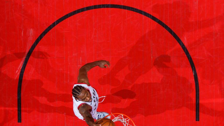 Kawhi Leonard scores with a dunk in the Raptors' Game 3 win over the Bucks