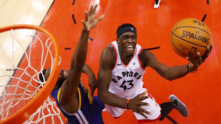 Pascal Siakam ataca el borde en el Juego 1 de las Finales de la NBA