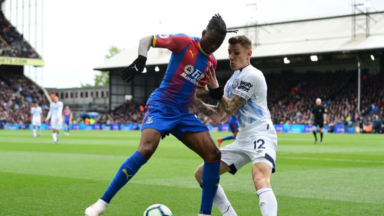 Aaron Wan-Bissaka of Crystal Palace shields the ball from Lucas Digne of Everton