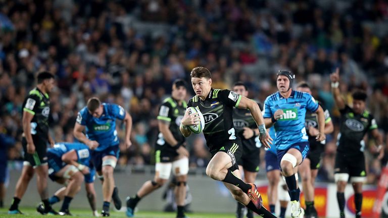 AUCKLAND, NEW ZEALAND - MAY 10: Beauden Barrett of the Hurricanes breaks away to score a try during the round 13 Super Rugby match between the Blues and the Hurricanes at Eden Park on May 10, 2019 in Auckland, New Zealand. (Photo by Phil Walter/Getty Images)