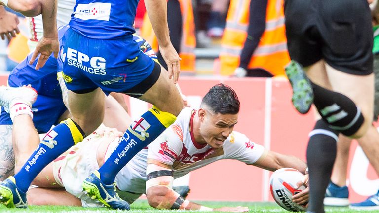 Picture by Allan McKenzie/SWpix.com - 25/08/2018 - Rugby League - Ladbrokes Challenge Cup Final - Catalans Dragons v Warrington Wolves - Wembley Stadium, London, England - Catalans' Brayden Wiliame scores a try against Warrington.