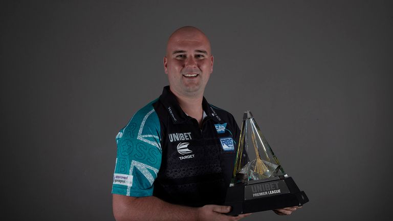 UNIBET PREMIER LEAGUE DARTS 2019.FINALS MEDIA DAY ,.O2 ARENA,LONDON.PIC LAWRENCE LUSTIG..ROB CROSS GETS READY FOR THE PREMIER LEAGUE FINALS NIGHT AT LONDONS O2.