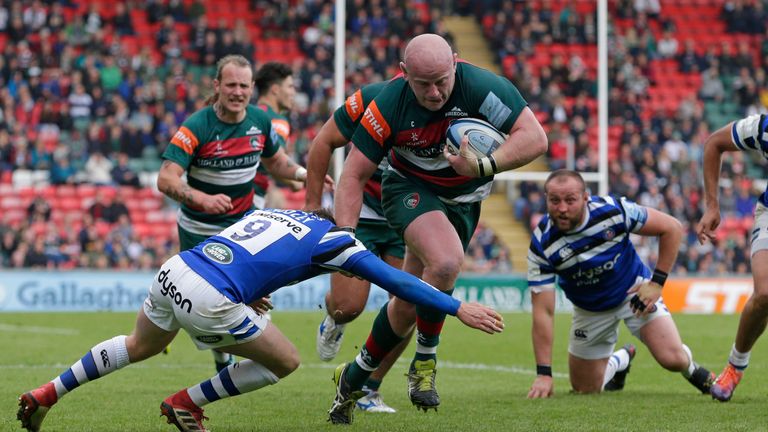 LEICESTER, ENGLAND - MAY 18: Dan Cole of Leicester Tigers is tackled by Will Chudley of Bath Rugby during the Gallagher Premiership Rugby match between Leicester Tigers and Bath Rugby at Welford Road Stadium on May 18, 2019 in Leicester, United Kingdom. (Photo by Henry Browne/Getty Images)