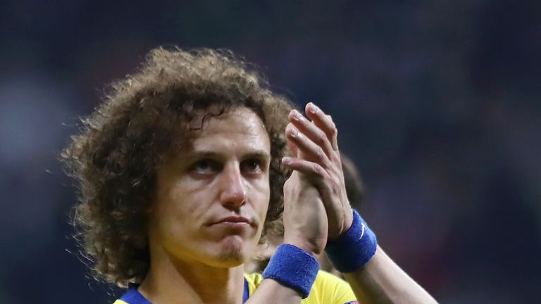 David Luiz acknowledges the Chelsea fans at the end of Thursday&#39;s match in Frankfurt