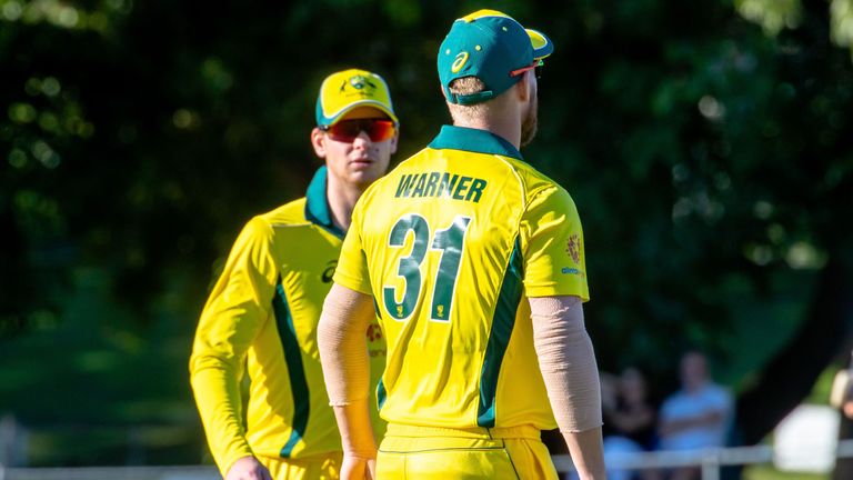 Australia&#39;s Steve Smith (R) and Australia&#39;s David Warner speak during the second of three warm-up cricket matches between New Zealand and Australia in Brisbane