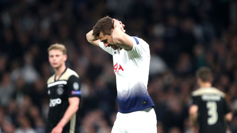 Fernando Llorente reacts during the Champions League semi-final, first leg between Tottenham Hotspur and Ajax on April 30, 2019