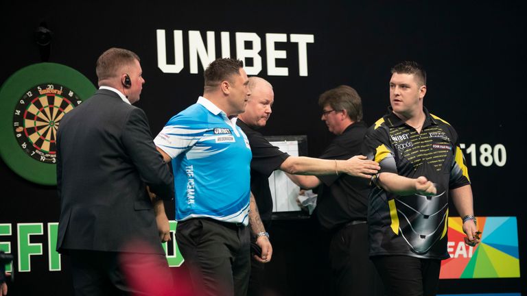 UNIBET PREMIER LEAGUE DARTS 2019.FLYDSA ARENA ,.SHEFFIELD.PIC LAWRENCE LUSTIG.GERWYN PRICE V DARYL GURNEY.THINGS GET HEATED AT THE END OF THE MATCH BETWEEN DARYL GURNEY AND GERWYN PRICE WITH REF GEORGE NOBLE AND SECURITY HAVING TO INTERVENE
