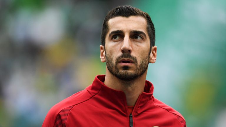 LISBON, PORTUGAL - OCTOBER 25: Henrikh Mkhitaryan of Arsenal looks on prior to the UEFA Europa League Group E match between Sporting CP and Arsenal at Estadio Jose Alvalade on October 25, 2018 in Lisbon, Portugal. (Photo by David Ramos/Getty Images)