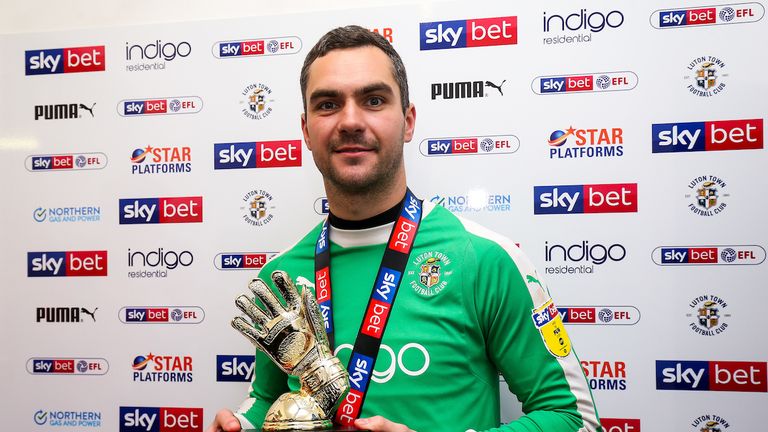 James Shea of Luton Town wins the 2018/19 Sky Bet League One Golden Glove award as Luton Town celebrate winning the league and securing automatic promotion from Sky Bet League 1 to the Sky Bet Championship - Rogan/JMP - 04/05/2019 - Kenilworth Road - Luton, England - Luton Town v Oxford United - Sky Bet League One.