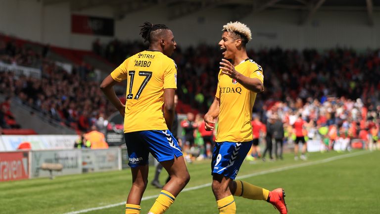 Charlton Athletic's Joe Aribo (L) celebrates scoring his side's second goal of the game with team-mate Lyle Taylor