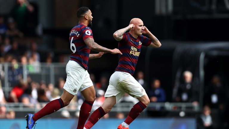 Jonjo Shelvey celebrates scoring against Fulham