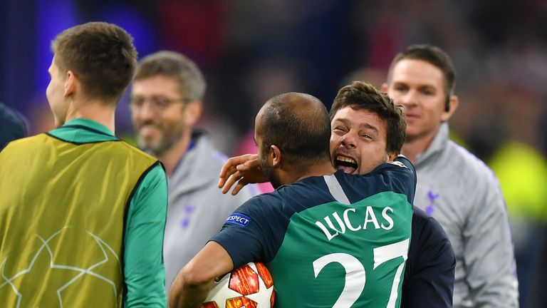 Lucas Moura and Mauricio Pochettino celebrate