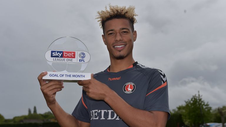  Pic by Arfa.Lyle Taylor of Charlton Athletic with the April SKYBET Goal of the Month Award 08-05-2019.Copyright Griffiths Photographers .NO FREE USE.