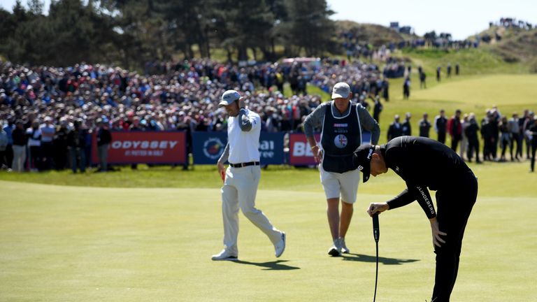 Wallace has apologised for slamming his putter into the green
