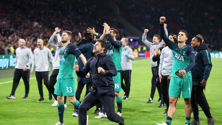 Tottenham Hotspur manager Mauricio Pochettino (centre) celebrates with team-mates after the final whistle during the UEFA Champions League Semi Final, second leg match at Johan Cruijff ArenA, Amsterdam.