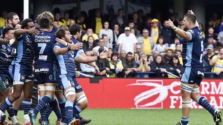 Montpellier's players celebrate after qualifying 