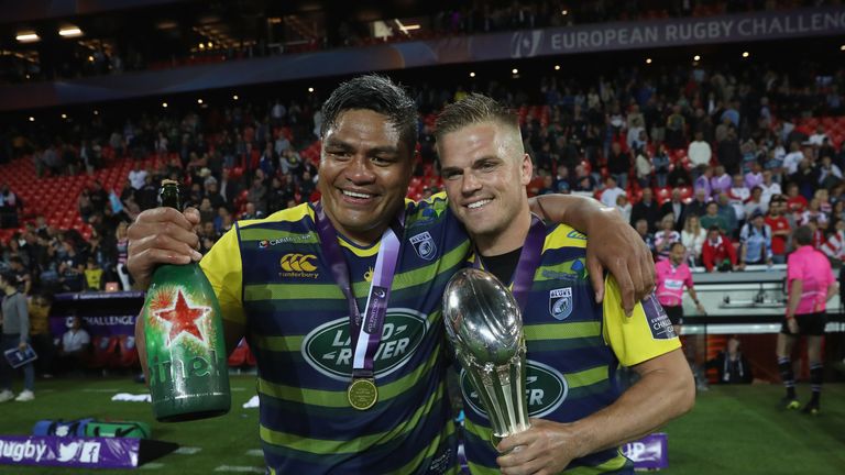 Nick WIlliams (left) and Gareth Anscombe of Cardiff Blues lifts the trophy after winning the European Rugby Challenge Cup Final match between Cardiff Blues and Gloucester Rugby at San Mames Stadium on May 11, 2018 in Bilbao, .