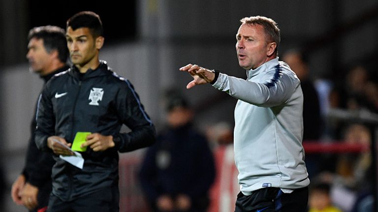 Simpson gives instructions during England U20 v Portugal U20