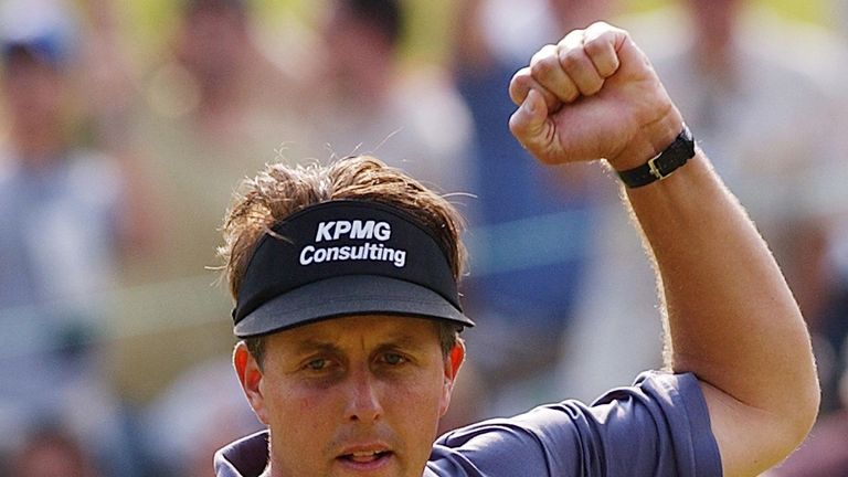 Phil Mickelson fired up the crowd during the 2002 US Open at Bethpage